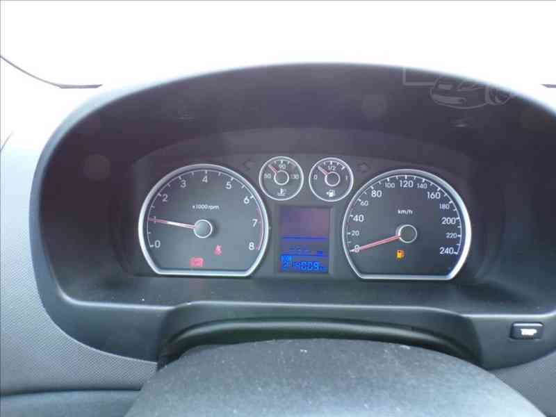 Hyundai i30 1,4 16V KLIMA - foto 6