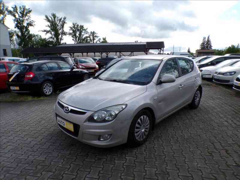 Hyundai i30 1,4 16V KLIMA - foto 2