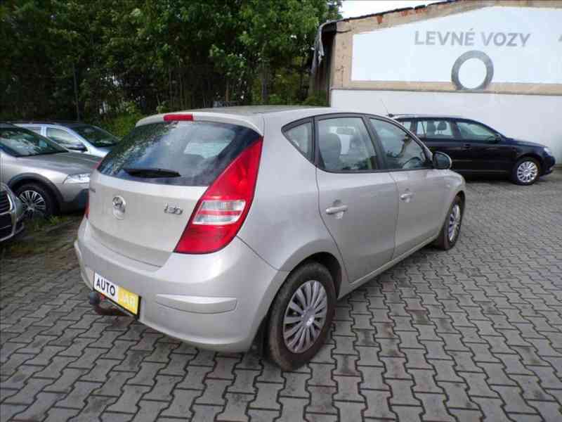 Hyundai i30 1,4 16V KLIMA - foto 4