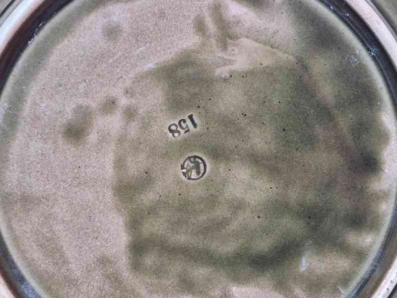 Ručně malovaný plastický Talíř Blansko Satyr Majolika  - foto 3