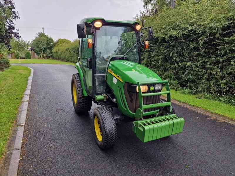 Kompaktní traktor John Deere 3720 eHydro 44hp