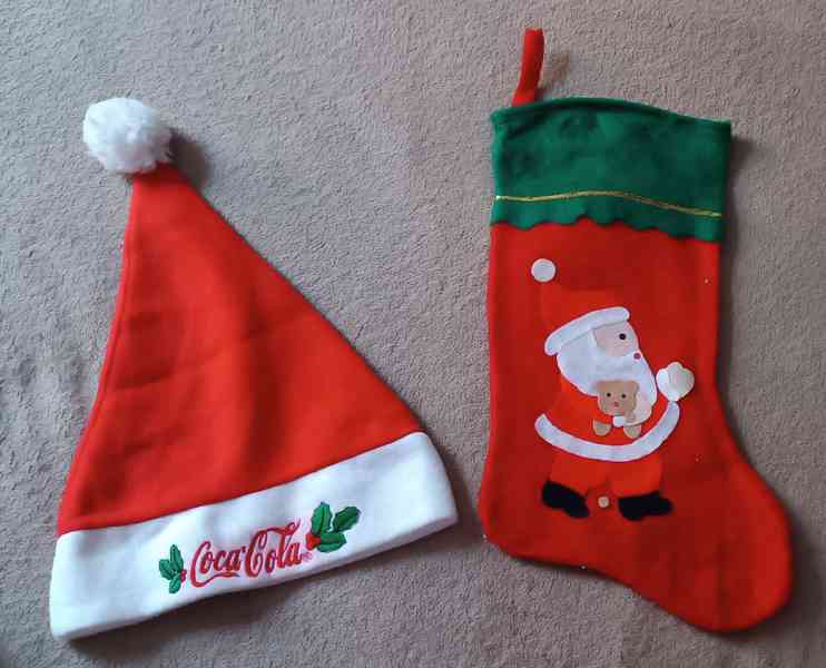 Vánoční čepice Coca-Cola a velká punčocha Santa