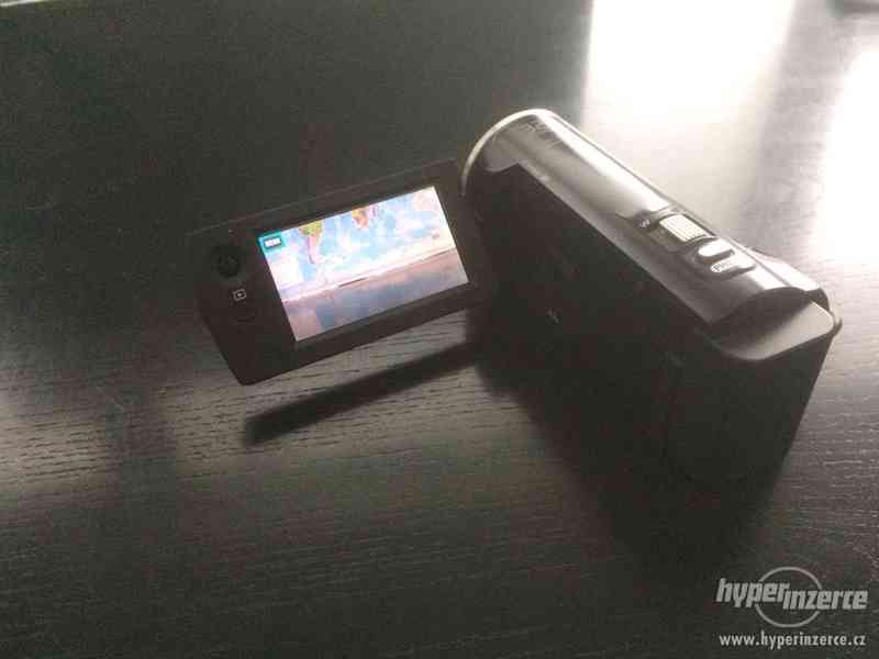 Sony HDR-CX220E Full HD 32xZoom a otočný displej 360 - foto 3