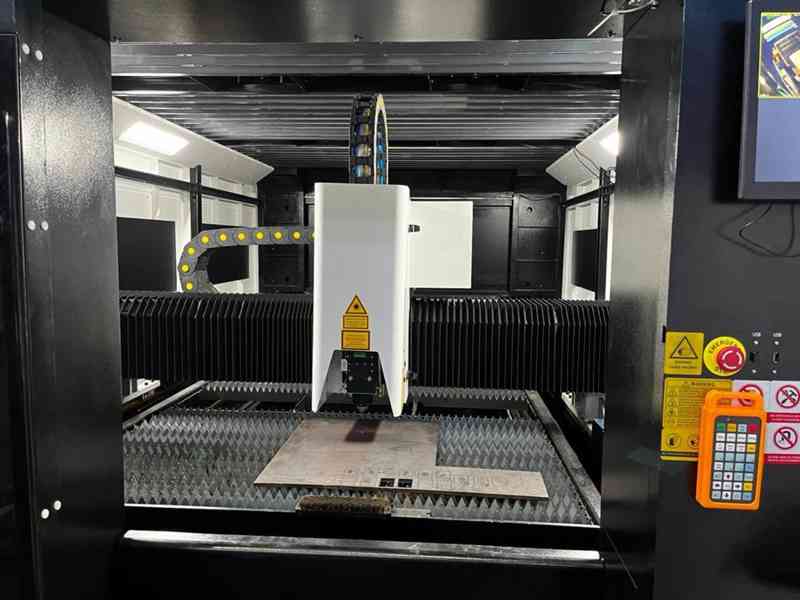 Vláknový laserový řezací stroj na plechy TVARcut LF 3015 GA - foto 2