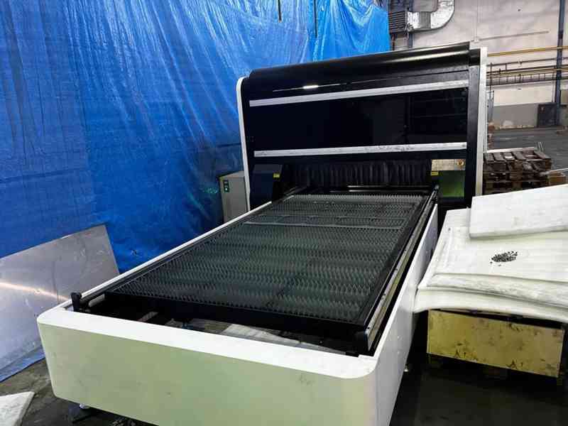 Vláknový laserový řezací stroj na plechy TVARcut LF 3015 GA - foto 4