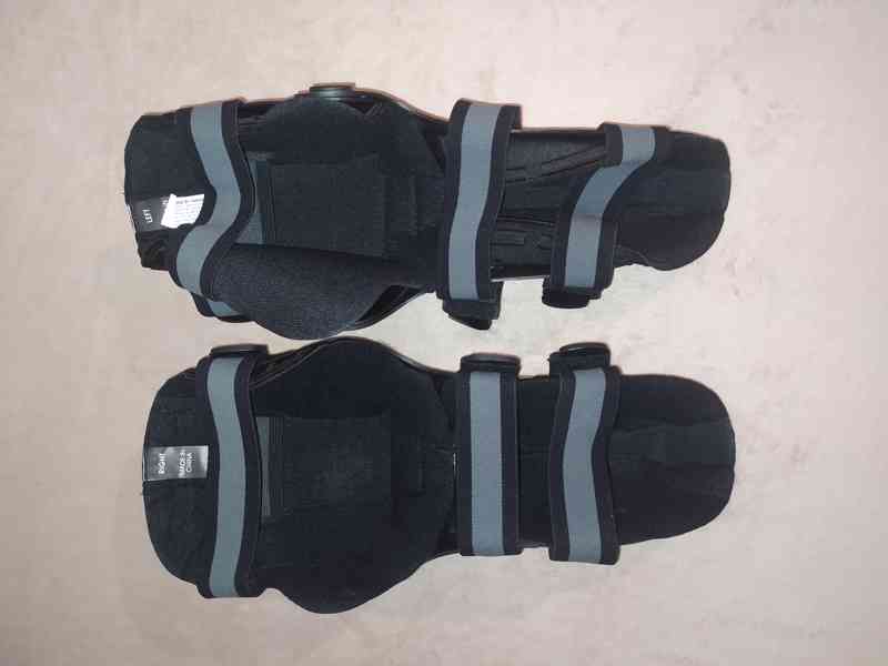 CHRÁNIČE NA KOLENA/ KOLENNÍ CHRÁNIČE  - foto 2