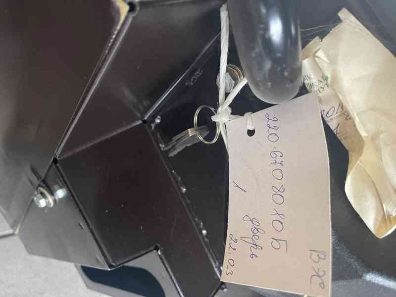 Dveře leva a prava traktor Belarus 320 originální kompletní  - foto 3