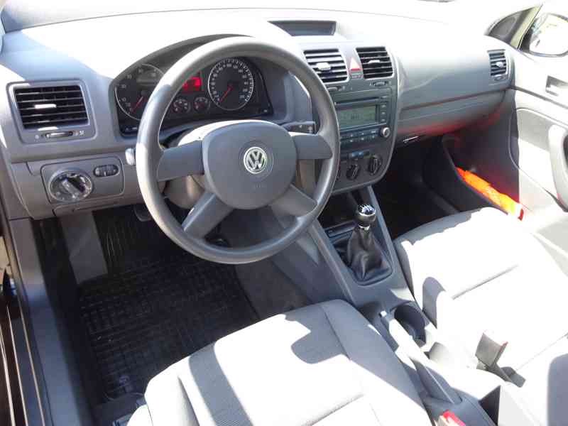 VW Golf 1.4i r.v.2005 (55 kw) 1.MAJITEL (43 000 KM) - foto 5