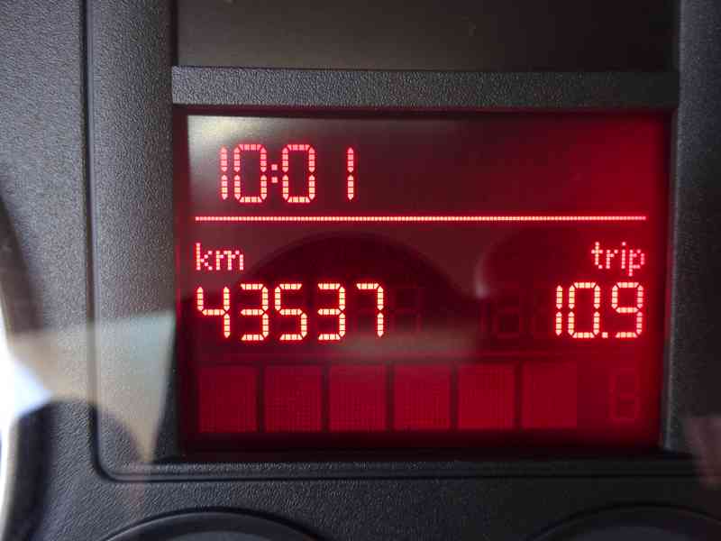 VW Golf 1.4i r.v.2005 (55 kw) 1.MAJITEL (43 000 KM) - foto 7