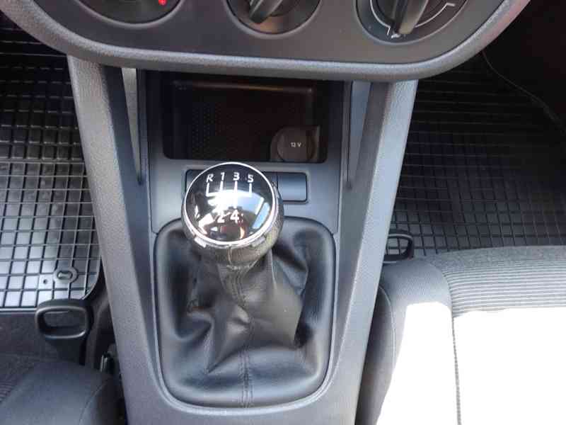 VW Golf 1.4i r.v.2005 (55 kw) 1.MAJITEL (43 000 KM) - foto 9