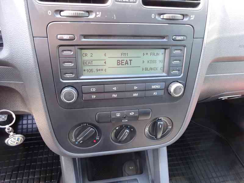 VW Golf 1.4i r.v.2005 (55 kw) 1.MAJITEL (43 000 KM) - foto 8