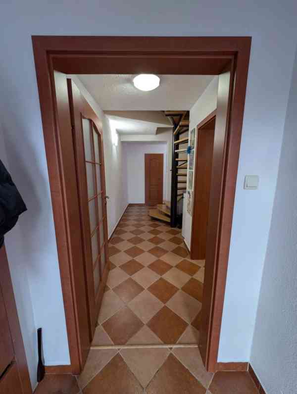 Prodej domu 5+1, obytná plocha 140 m², pozemek 215 m² - foto 2