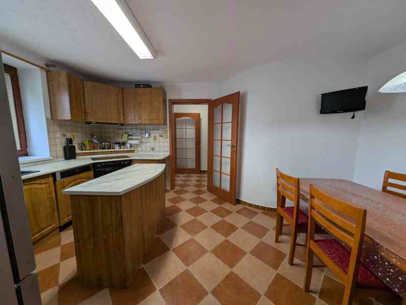 Prodej domu 5+1, obytná plocha 140 m², pozemek 215 m² - foto 7