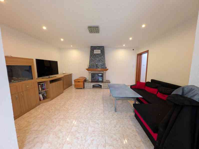Prodej domu 5+1, obytná plocha 140 m², pozemek 215 m² - foto 13