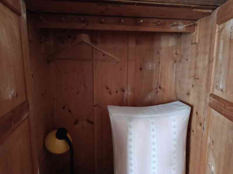 Starý nábytek - foto 3