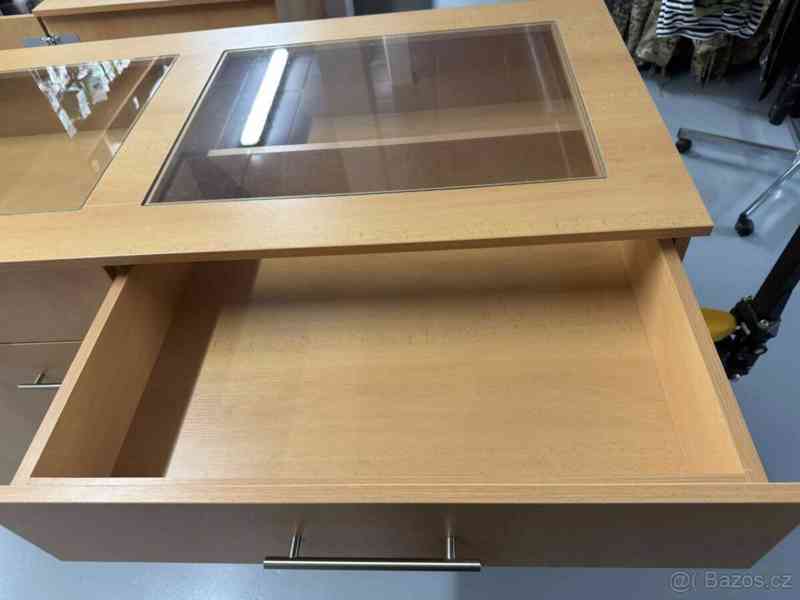 Prodám prodejní stůl dekor DUB - foto 5