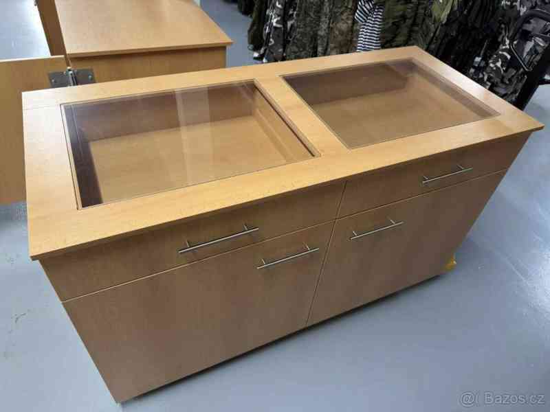 Prodám prodejní stůl dekor DUB - foto 7