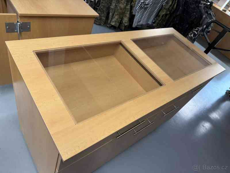 Prodám prodejní stůl dekor DUB - foto 2