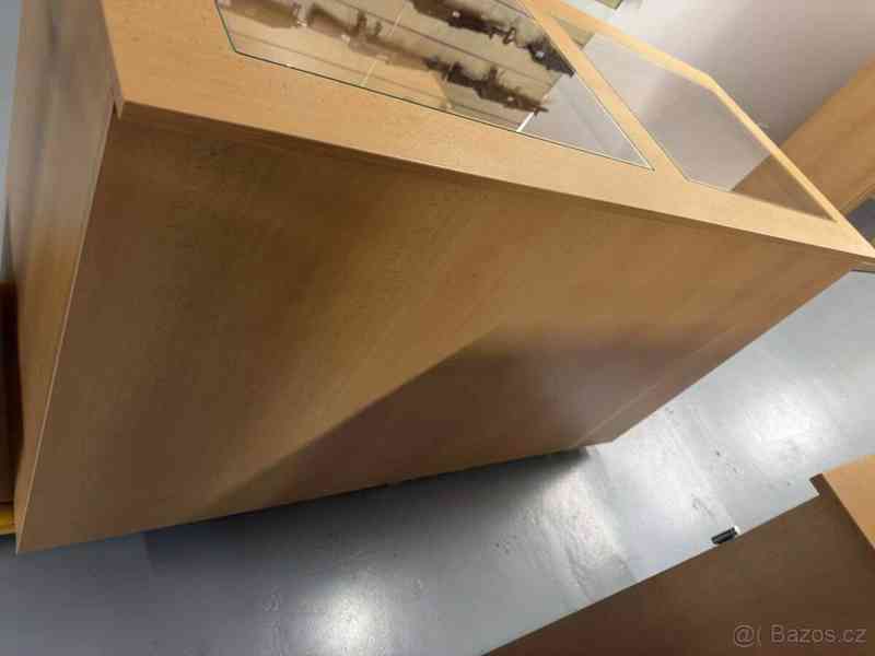 Prodám prodejní stůl dekor DUB - foto 6