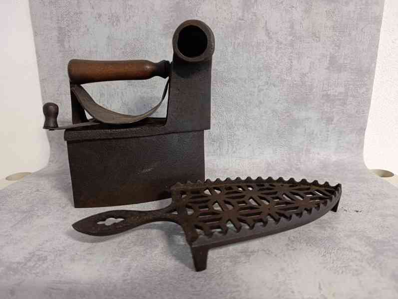 Značená německá velmi stará komínová žehlička (2x svastika) - foto 4