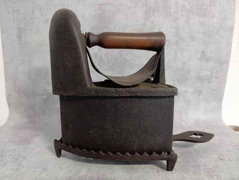 Značená německá velmi stará komínová žehlička (2x svastika) - foto 14