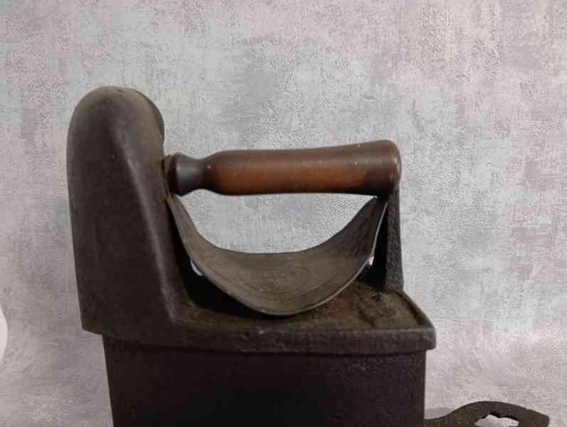 Značená německá velmi stará komínová žehlička (2x svastika) - foto 7