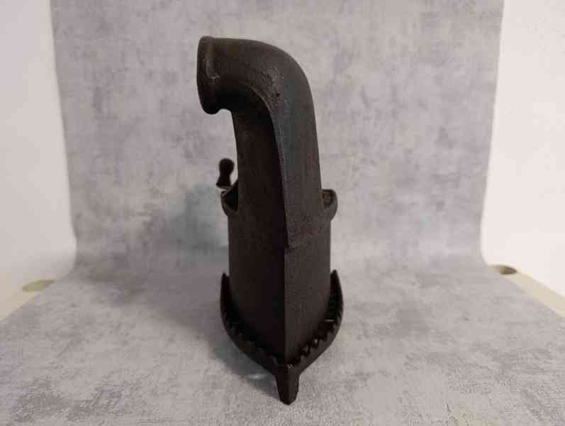 Značená německá velmi stará komínová žehlička (2x svastika) - foto 11