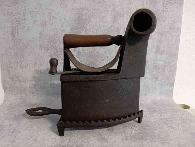 Značená německá velmi stará komínová žehlička (2x svastika) - foto 5