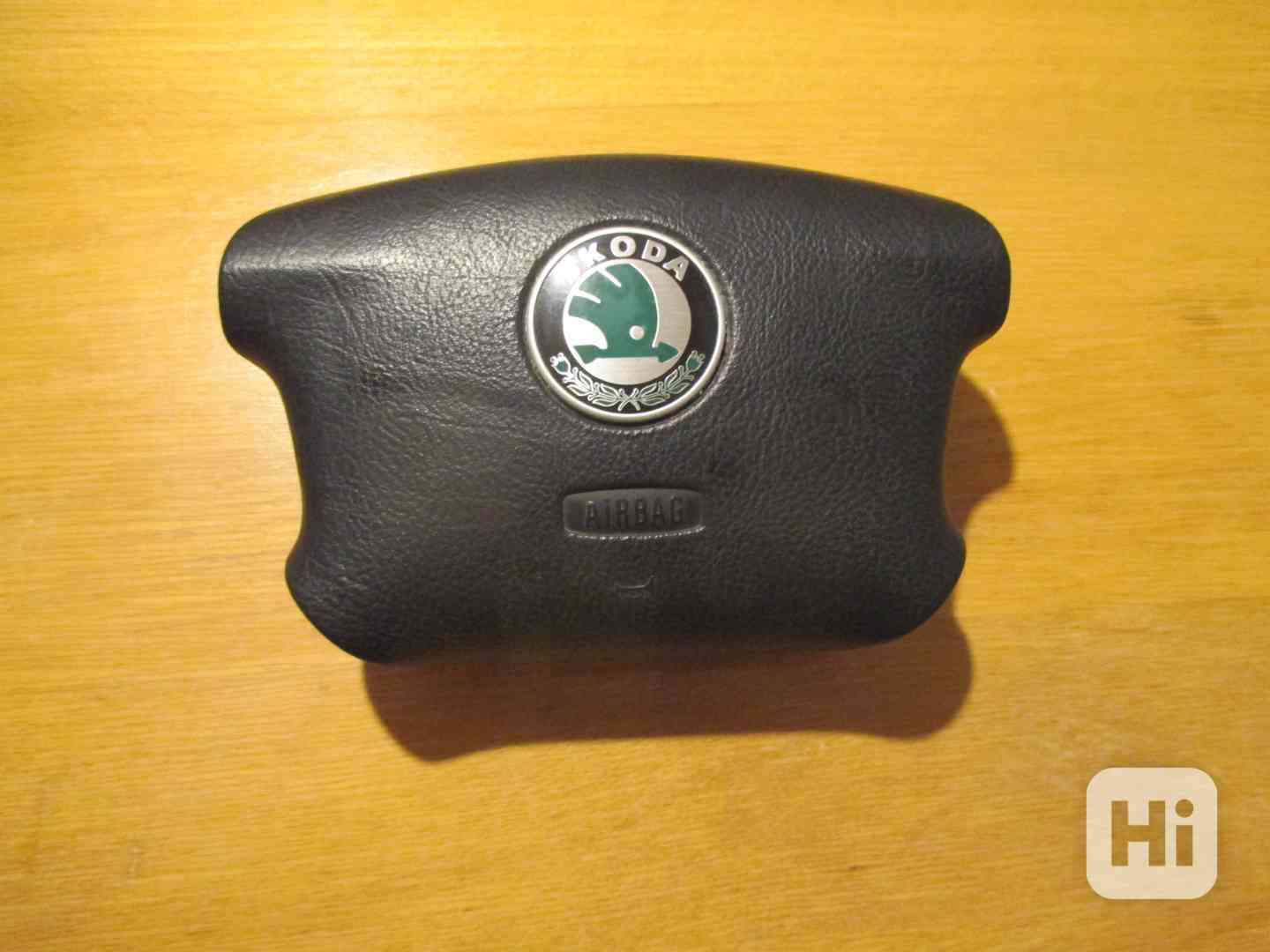 Airbag řidiče 1U0880201A - foto 1