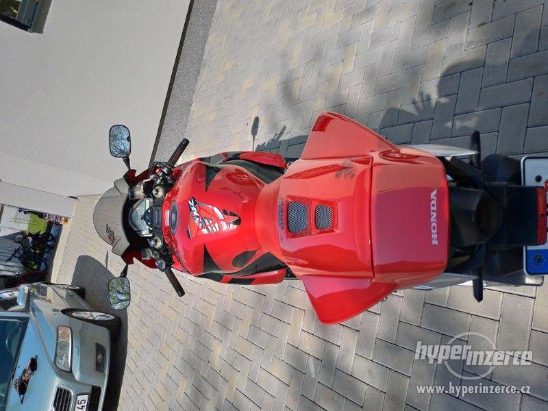 Honda CBR 1000rr - foto 5