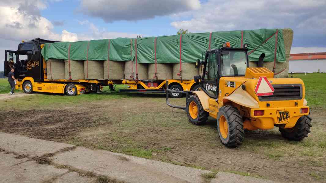 Prodám poctivé Bio seno 150x120ze skladovací haly s dopravou - foto 3