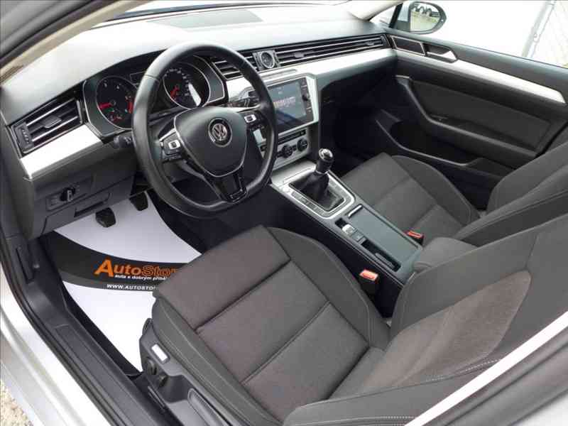 Volkswagen Passat 2,0 TDI 110KW NAVI 1.MAJITEL - foto 5