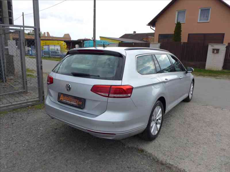 Volkswagen Passat 2,0 TDI 110KW NAVI 1.MAJITEL - foto 3