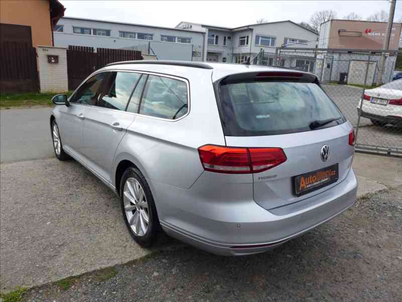 Volkswagen Passat 2,0 TDI 110KW NAVI 1.MAJITEL - foto 4