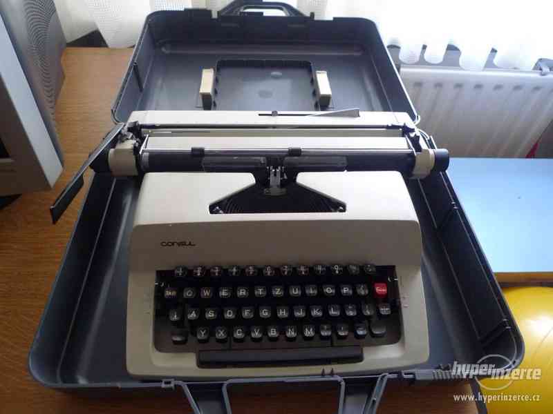Kufříkový psací stroj - foto 1