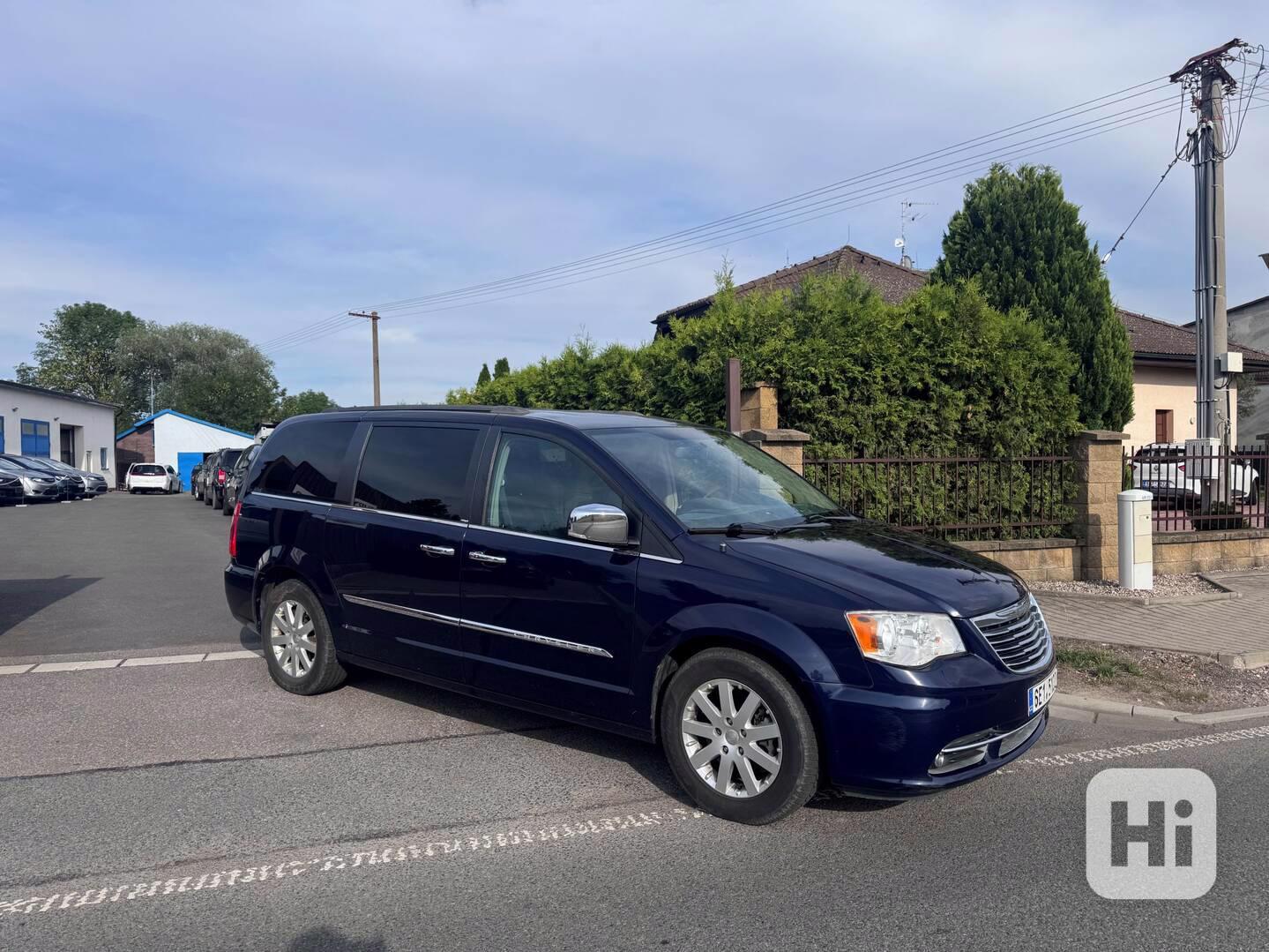 Chrysler Town Country 3,6 Limited 2xDVD Šíbr 2012 - foto 1