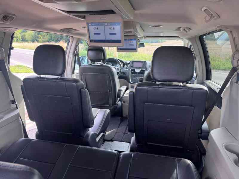 Chrysler Town Country 3,6 Limited 2xDVD Šíbr 2012 - foto 8