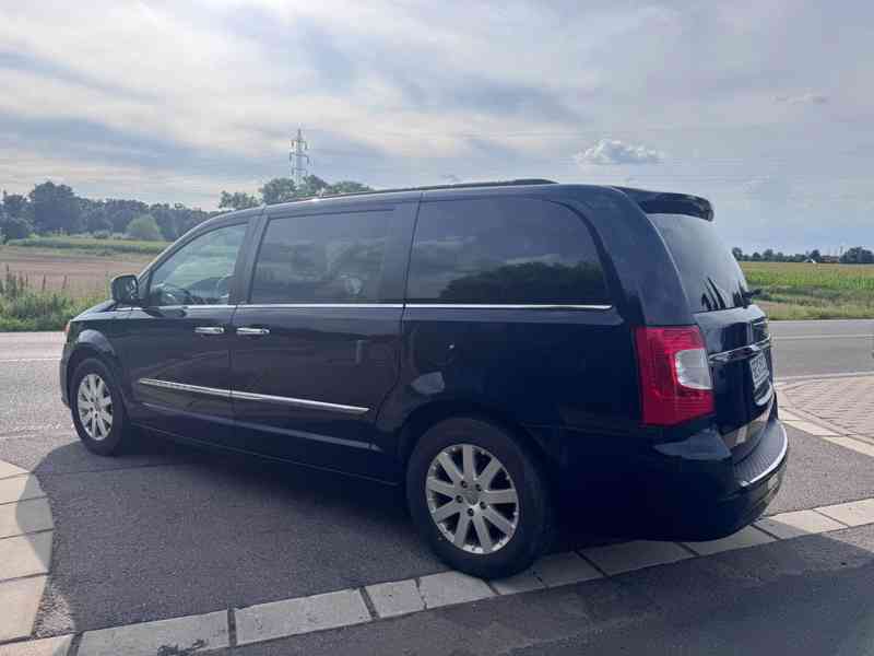 Chrysler Town Country 3,6 Limited 2xDVD Šíbr 2012 - foto 3