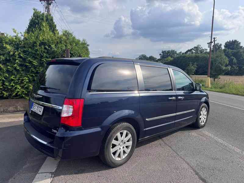 Chrysler Town Country 3,6 Limited 2xDVD Šíbr 2012 - foto 4