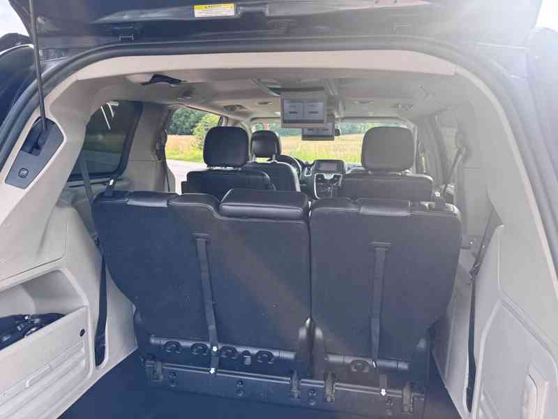 Chrysler Town Country 3,6 Limited 2xDVD Šíbr 2012 - foto 7