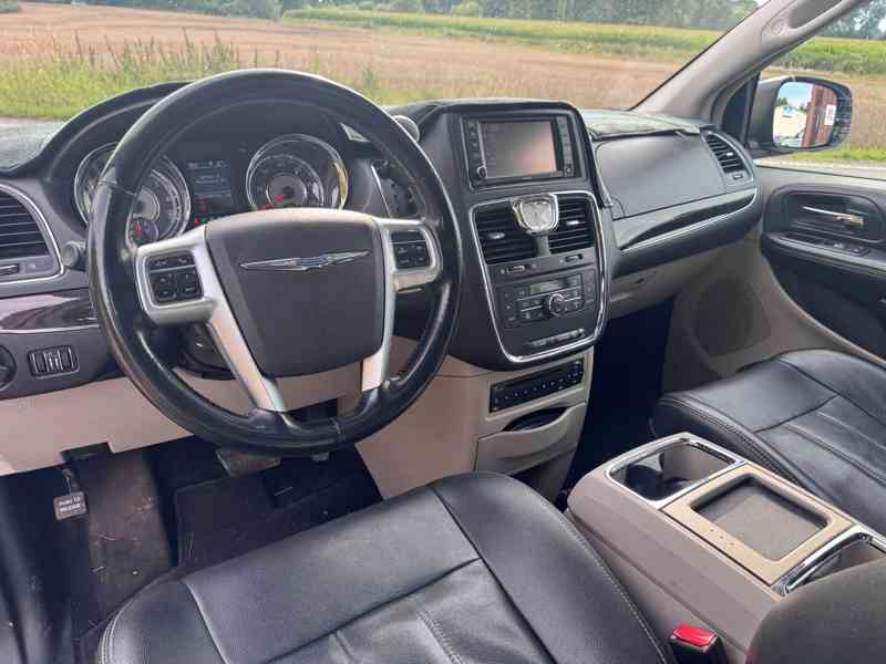 Chrysler Town Country 3,6 Limited 2xDVD Šíbr 2012 - foto 17