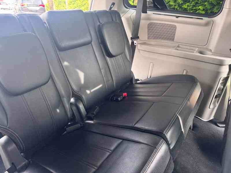 Chrysler Town Country 3,6 Limited 2xDVD Šíbr 2012 - foto 9