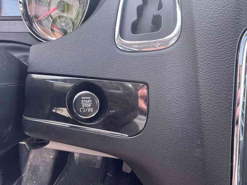 Chrysler Town Country 3,6 Limited 2xDVD Šíbr 2012 - foto 19