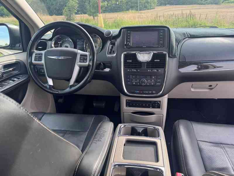 Chrysler Town Country 3,6 Limited 2xDVD Šíbr 2012 - foto 14