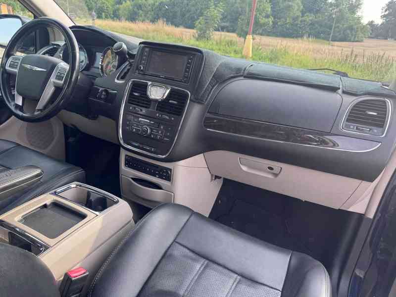 Chrysler Town Country 3,6 Limited 2xDVD Šíbr 2012 - foto 13