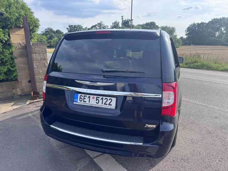 Chrysler Town Country 3,6 Limited 2xDVD Šíbr 2012 - foto 5