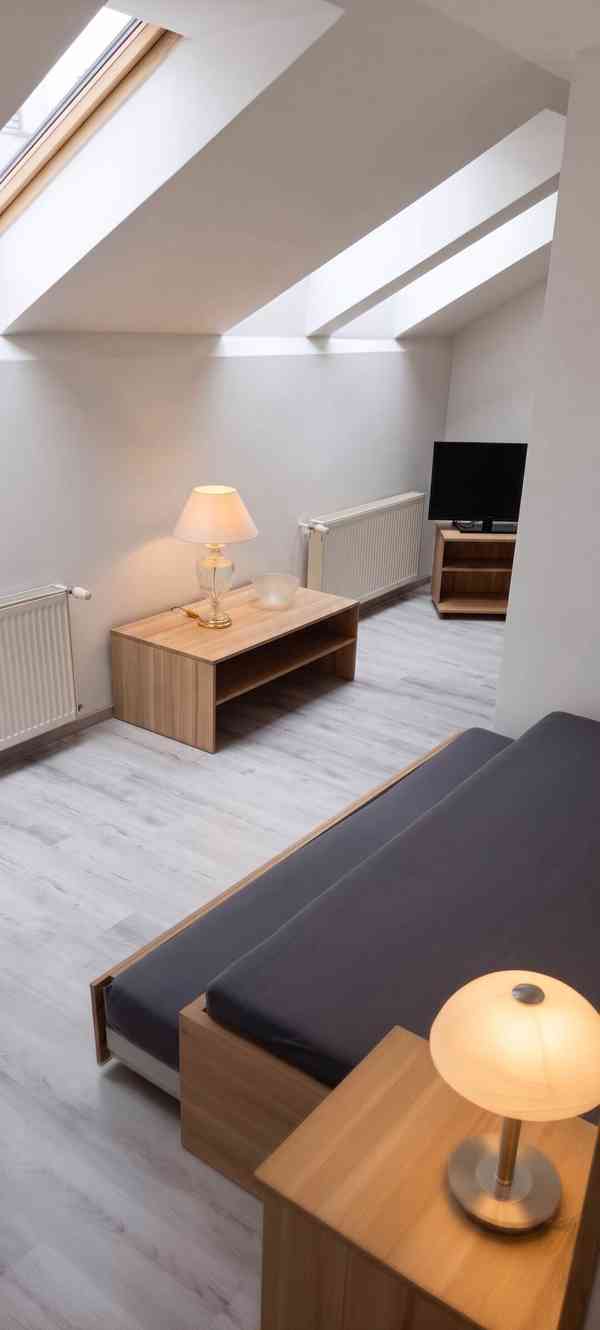 Pronájem klimatizované ubytovací jednotky (80 m²), Praha 5