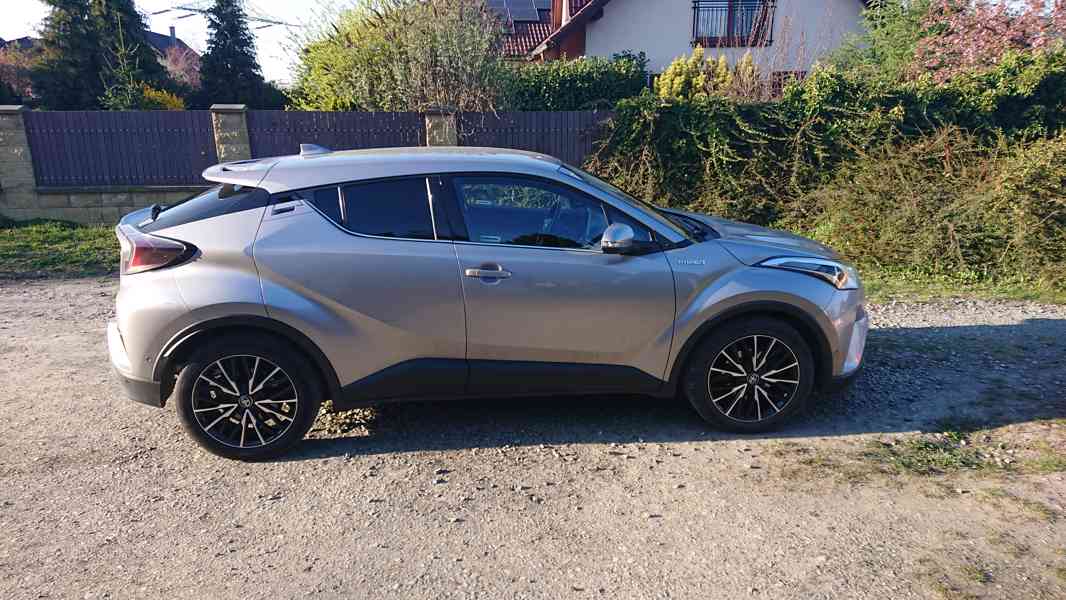 Prodám Toyotu C-HR 1.8 Hybrid - foto 5