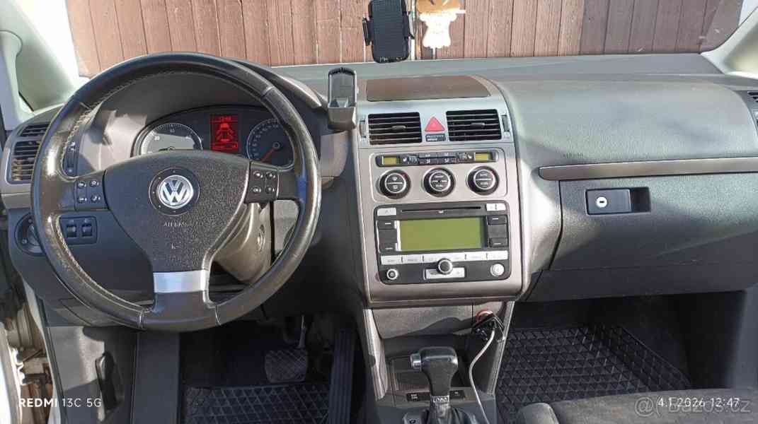 Volkswagen Touran 1,9 TDI DSG nová STK - foto 8