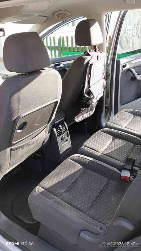 Volkswagen Touran 1,9 TDI DSG nová STK - foto 7